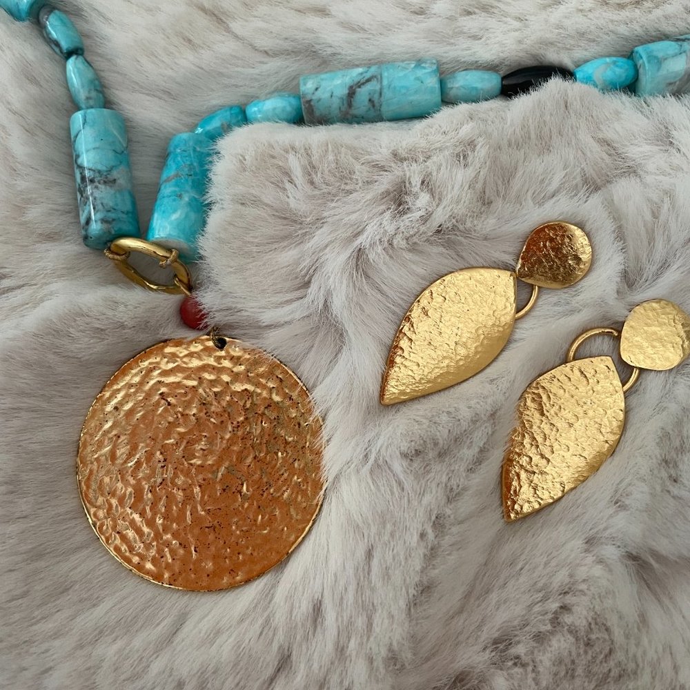 SK Turquoise and Gold Pendant Necklace and Earrings - Picture 3 of 10